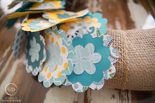 burlap and paper wreath craft