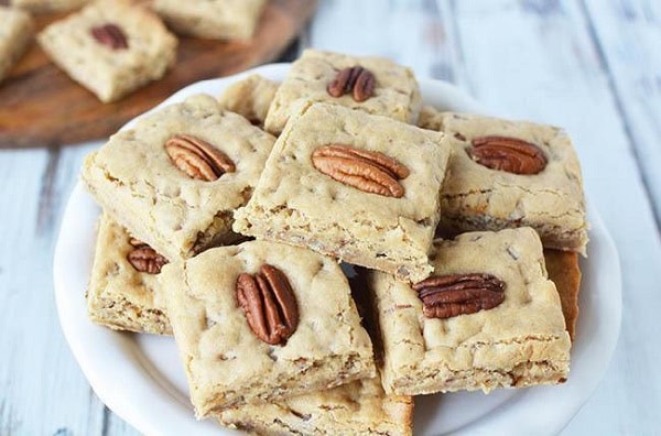 chewy butter pecan bars