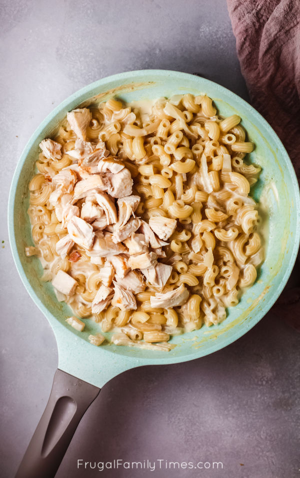 chicken cream and pasta in pan