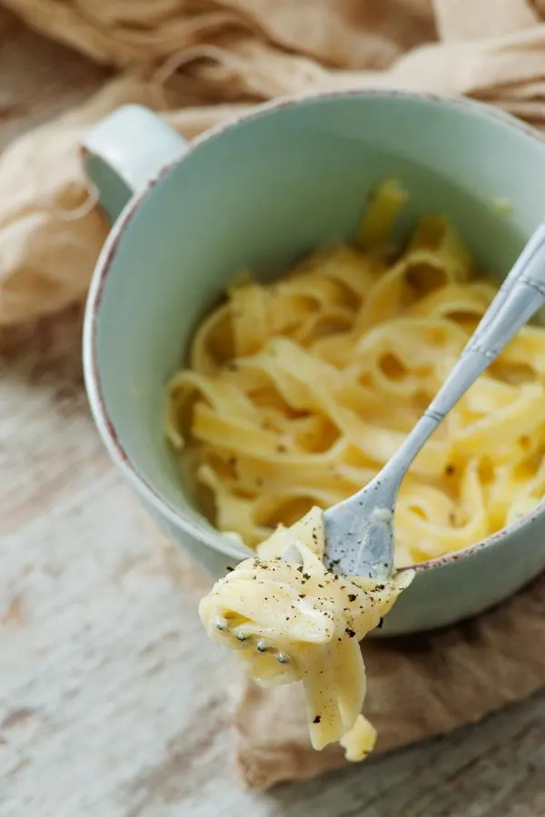 Easy Microwave Fettuccine Alfredo Mug Meal