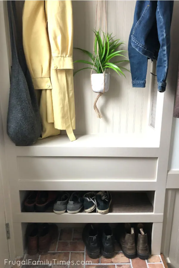 built in mudroom small