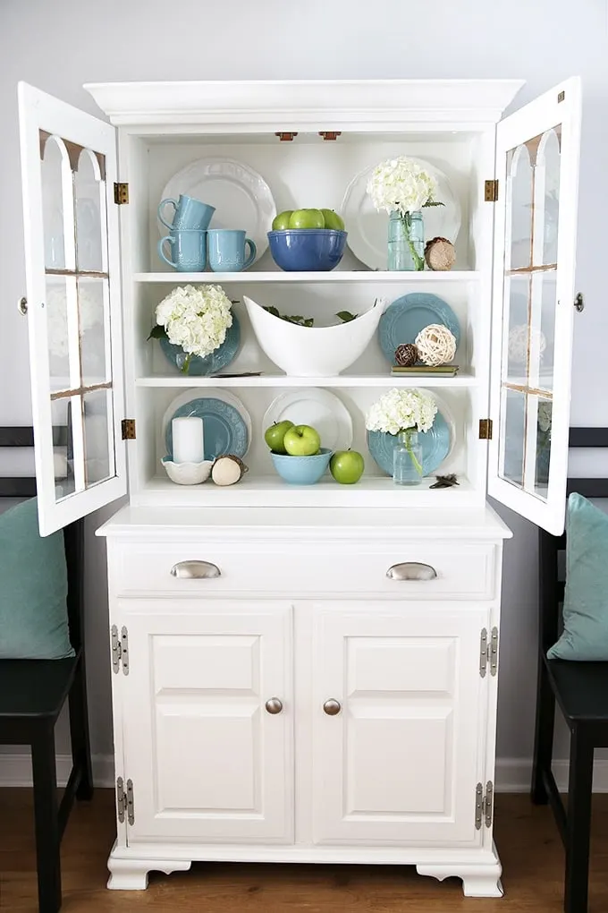 Grandma’s Hutch Makeover