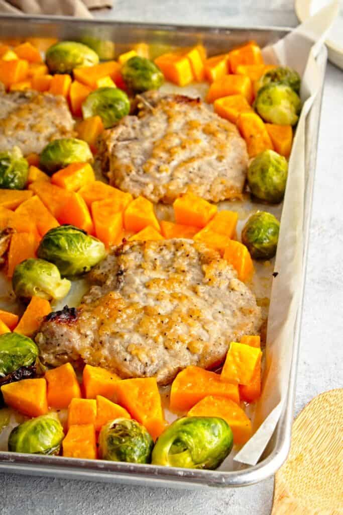 sheet pan pork chops and roasted vegetables