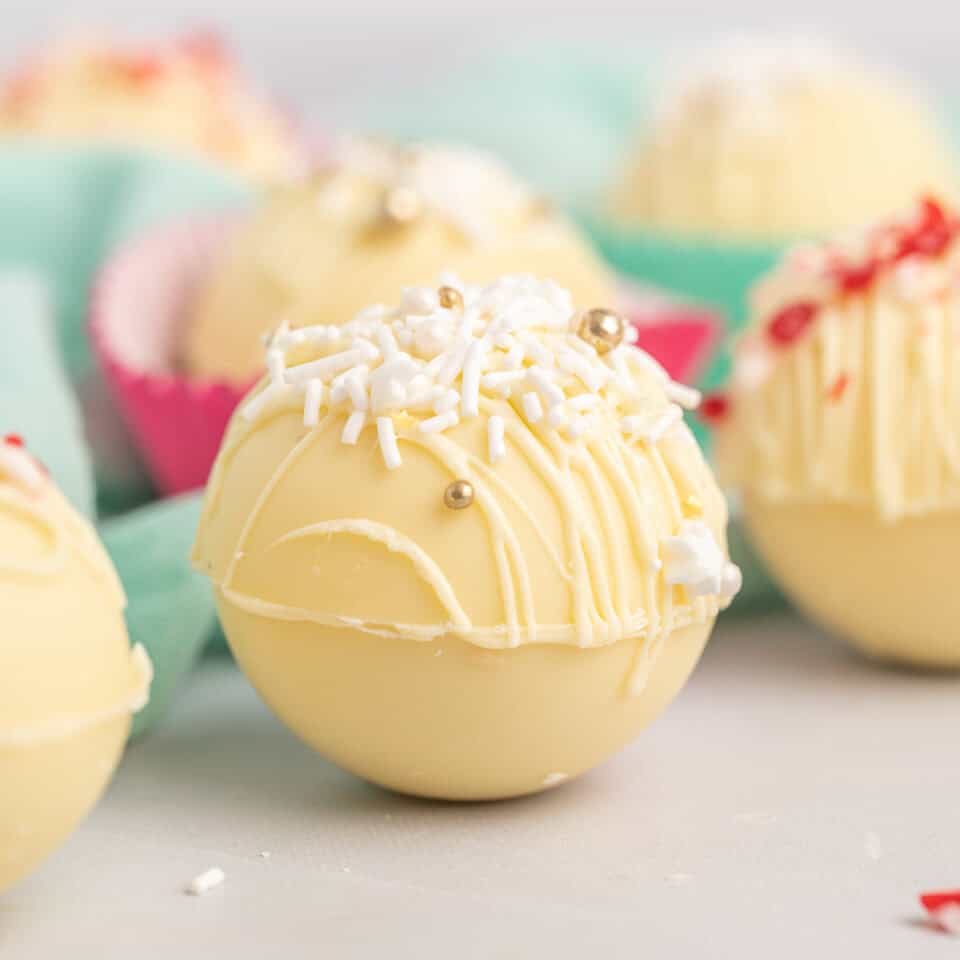 Peppermint White Chocolate Hot Cocoa Bombs