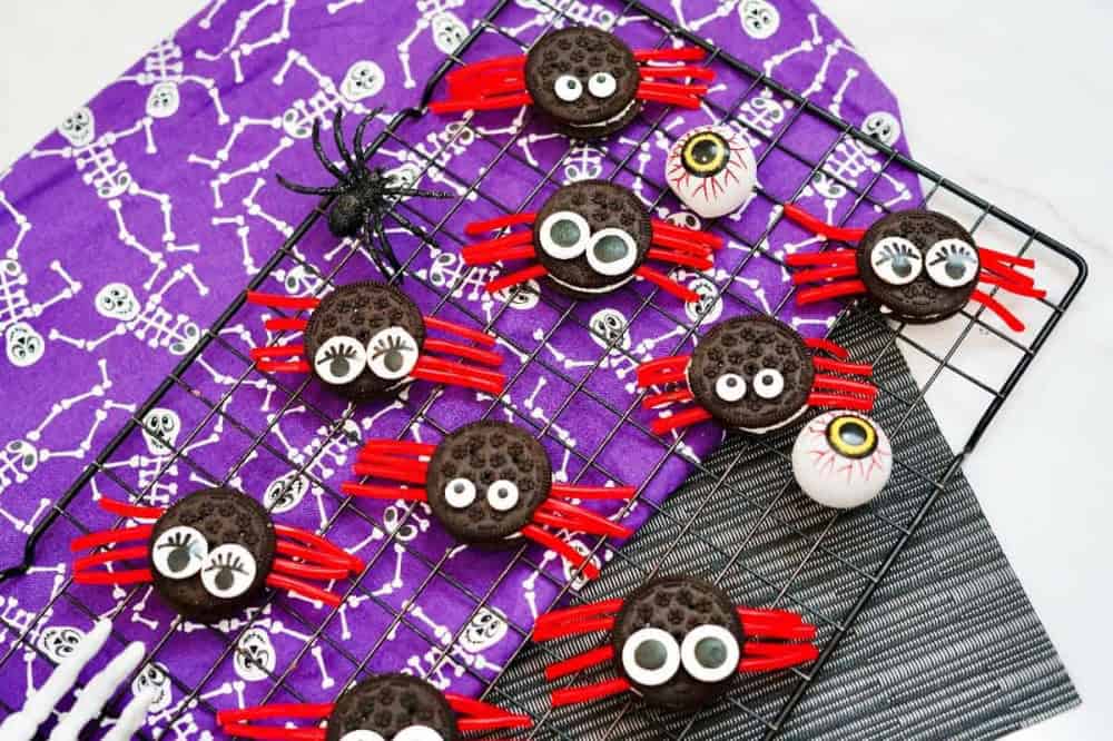 Fun Oreo Spider Cookies